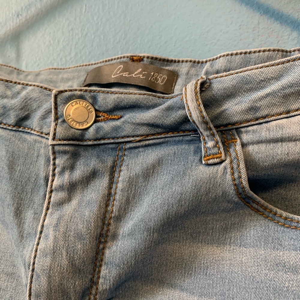 Shorts - Picture 2 of 3